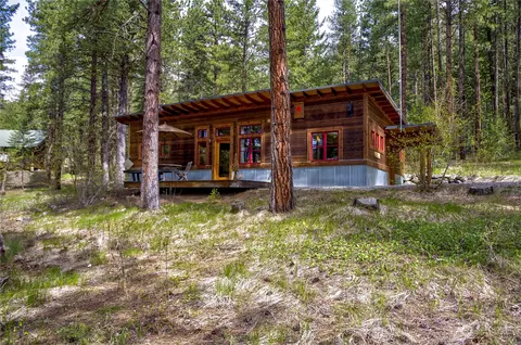 11 Mustard Mountain Rd, Winthrop, WA 98862