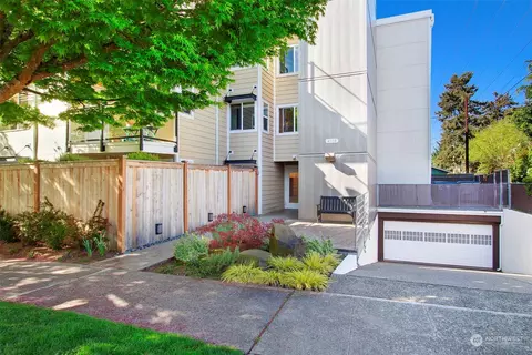 4118 SW College St #203, Seattle, WA 98116