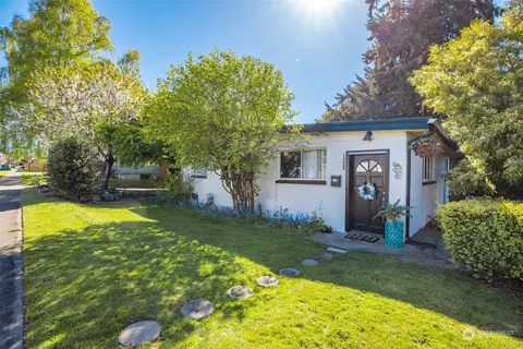 1220 N Pine St, Tacoma, WA 98406