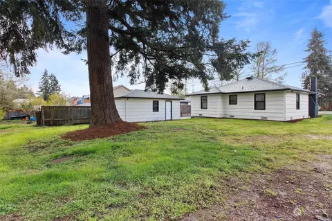 Exterior - 15 112th St SE, Everett, WA 98208 photo 6 of 9