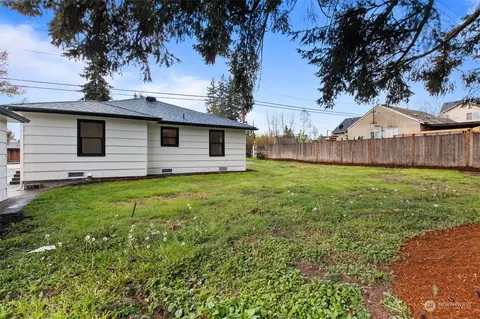 Exterior - 15 112th St SE, Everett, WA 98208 photo 7 of 9