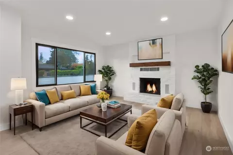 Living - 15 112th St SE, Everett, WA 98208 photo 2 of 4