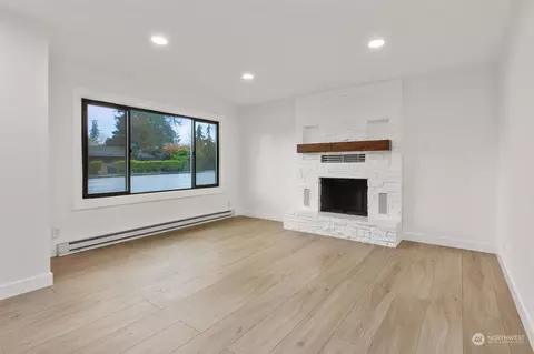 Living - 15 112th St SE, Everett, WA 98208 photo 3 of 4
