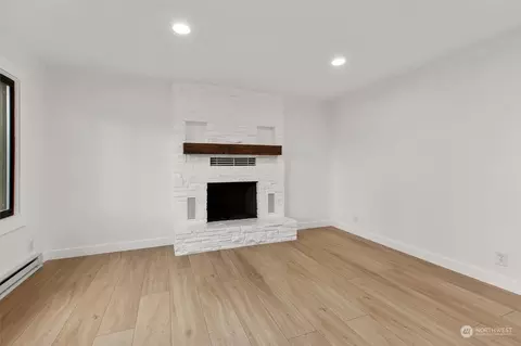 Living - 15 112th St SE, Everett, WA 98208 photo 4 of 4