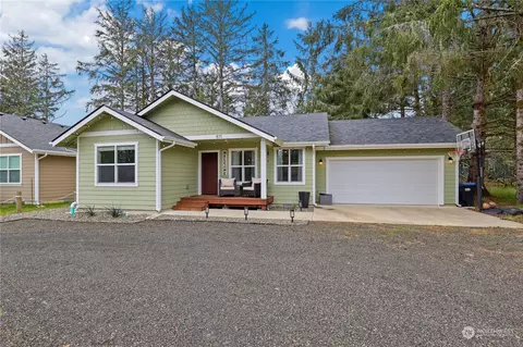 871 Mount Olympus Ave SE, Ocean Shores, WA 98569