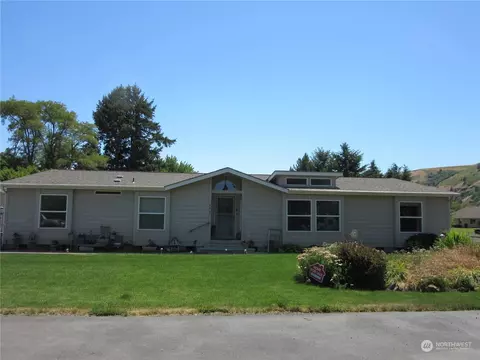 101 Maple Ln, Dayton, WA 99328