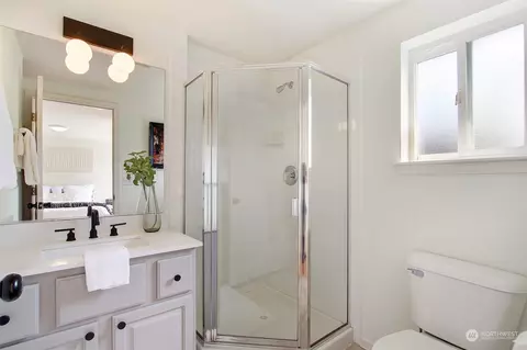 Bath - 721 N 43rd St, Seattle, WA 98103 photo 4 of 5