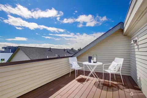 Exterior - 721 N 43rd St, Seattle, WA 98103 photo 4 of 10