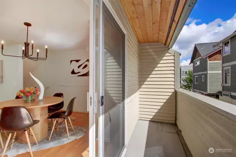 Exterior - 721 N 43rd St, Seattle, WA 98103 photo 3 of 10