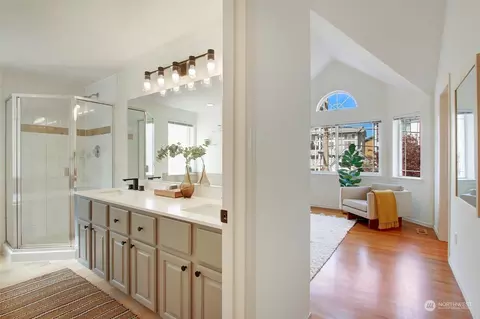 Bath - 721 N 43rd St, Seattle, WA 98103 photo 2 of 5
