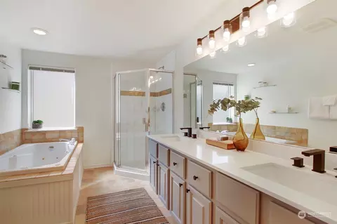 Bath - 721 N 43rd St, Seattle, WA 98103 photo 3 of 5