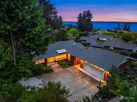 10918 NE Bill Point Ct, Bainbridge Island, WA 98110