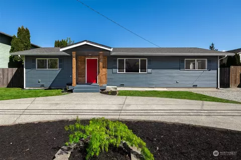 122 5th Ave SW, Pacific, WA 98047