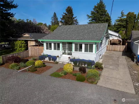 322 N 1st Ave, Ridgefield, WA 98642
