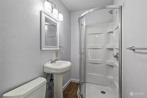 Bath - 340 23rd Ave, Longview, WA 98632 photo 3 of 4