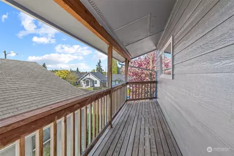 Exterior - 340 23rd Ave, Longview, WA 98632 photo 6 of 10