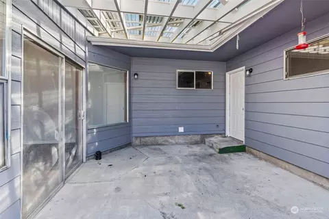 Exterior - 340 23rd Ave, Longview, WA 98632 photo 8 of 10