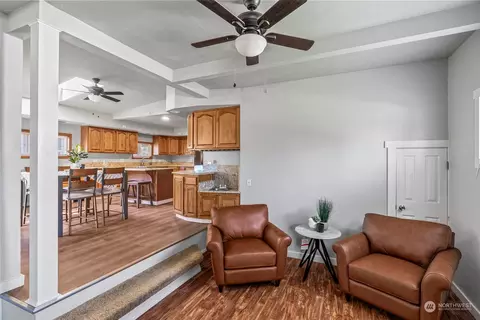 Living - 340 23rd Ave, Longview, WA 98632 photo 3 of 6