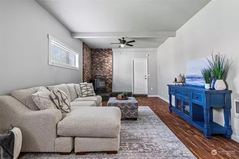 Living - 340 23rd Ave, Longview, WA 98632 photo 5 of 6