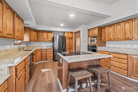 Kitchen - 340 23rd Ave, Longview, WA 98632 photo 2 of 8