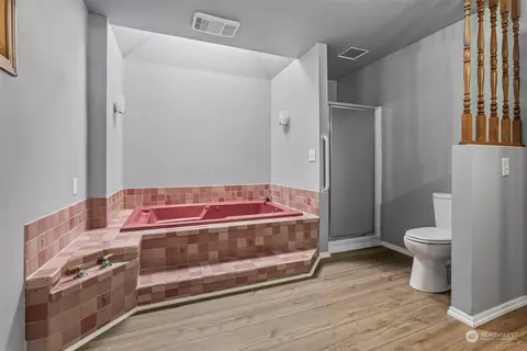 Bath - 340 23rd Ave, Longview, WA 98632 photo 1 of 4