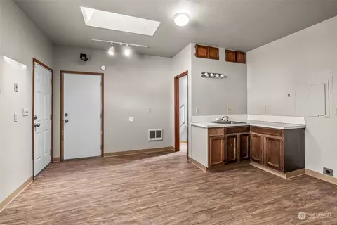 Kitchen - 340 23rd Ave, Longview, WA 98632 photo 8 of 8