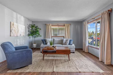 Living - 340 23rd Ave, Longview, WA 98632 photo 1 of 6