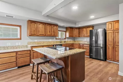 Kitchen - 340 23rd Ave, Longview, WA 98632 photo 3 of 8