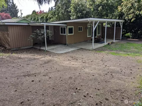 517 5th St NE, Puyallup, WA 98372