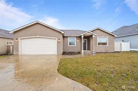 1116 W Abbey Rd, Moses Lake, WA 98837