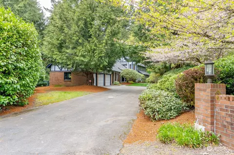 14206 NE 40th Pl, Bellevue, WA 98007