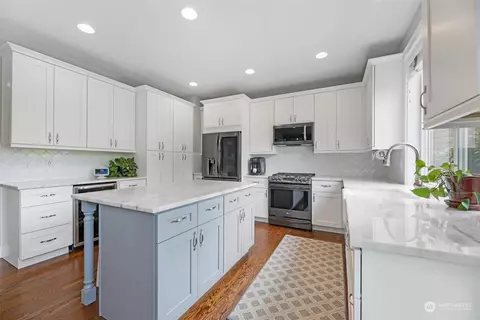Kitchen - 16730 39th Ave SE, Bothell, WA 98012 photo 1 of 4