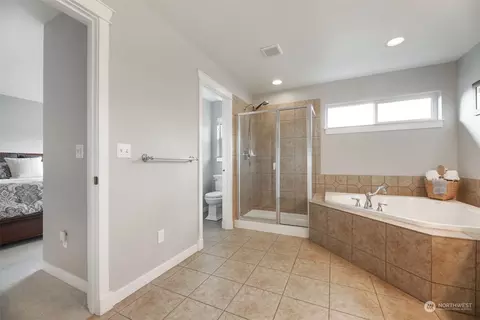 Bath - 16730 39th Ave SE, Bothell, WA 98012 photo 3 of 5