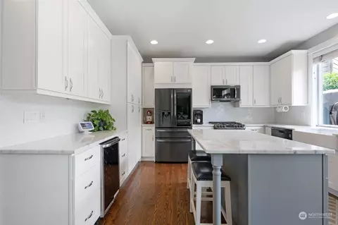Kitchen - 16730 39th Ave SE, Bothell, WA 98012 photo 2 of 4