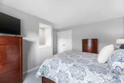 Bedroom - 16730 39th Ave SE, Bothell, WA 98012 photo 2 of 6