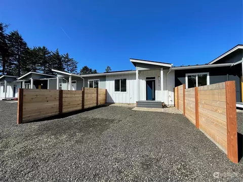 615 Sunset Ave NE, Ocean Shores, WA 98569