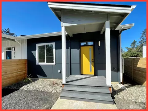 617 Sunset Ave NE, Ocean Shores, WA 98569