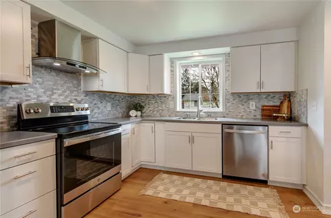 Kitchen - 17512 6th Ave E, Spanaway, WA 98387 photo 1 of 4