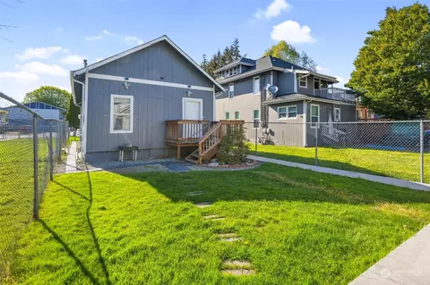 Exterior - 1611 Walnut St, Everett, WA 98201 photo 12 of 15