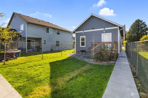 Exterior - 1611 Walnut St, Everett, WA 98201 photo 14 of 15