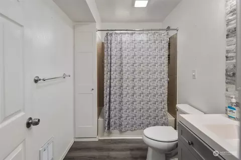 Bath - 1611 Walnut St, Everett, WA 98201 photo 2 of 2