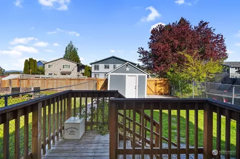 Exterior - 1611 Walnut St, Everett, WA 98201 photo 9 of 15