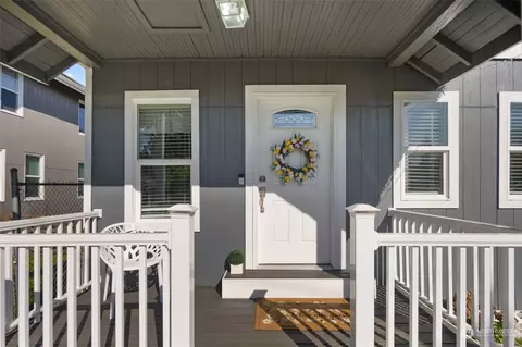 Exterior - 1611 Walnut St, Everett, WA 98201 photo 6 of 15