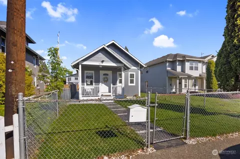 Exterior - 1611 Walnut St, Everett, WA 98201 photo 3 of 15