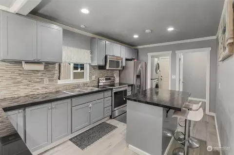 Kitchen - 1611 Walnut St, Everett, WA 98201 photo 4 of 9