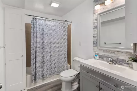 Bath - 1611 Walnut St, Everett, WA 98201 photo 1 of 2