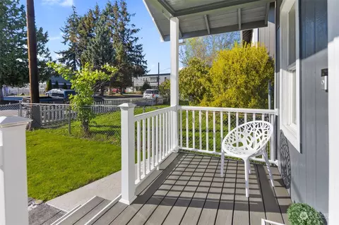 Exterior - 1611 Walnut St, Everett, WA 98201 photo 7 of 15