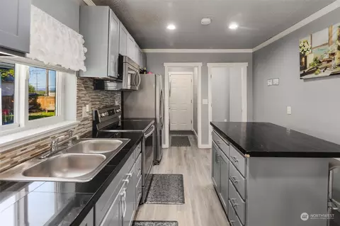 Kitchen - 1611 Walnut St, Everett, WA 98201 photo 5 of 9