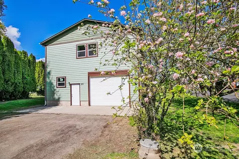 621 S 5th St, Toledo, WA 98591