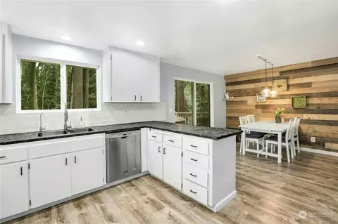 Kitchen - 23221 53rd Ave SE, Bothell, WA 98021 photo 2 of 5